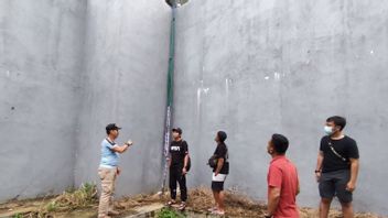 Deux Prisonniers De La Prison De Tanjung Pandang échapper Sauter Par-dessus Le Mur à LunchTime