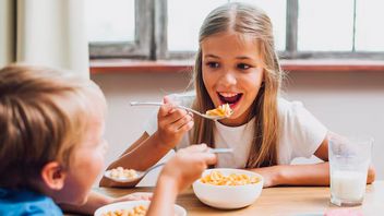 スマート脳のための子供のための毎日のメニュー、ここに消費しなければならない食べ物の選択肢があります