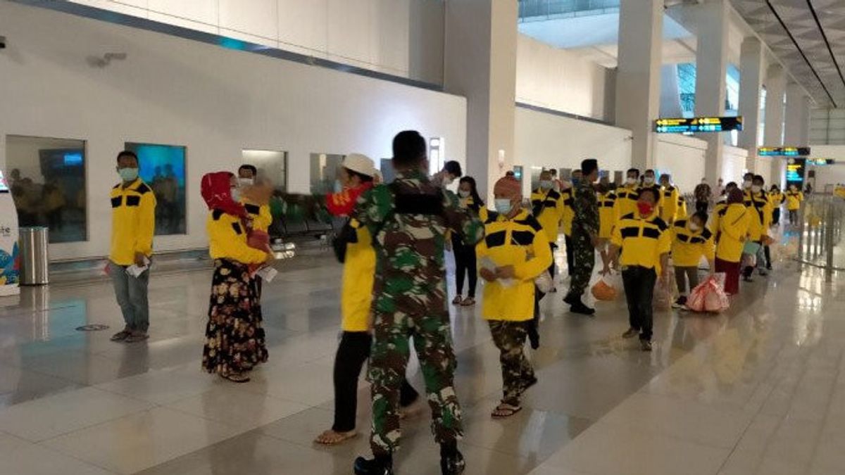 131 Travailleurs Migrants Indonésiens En Difficulté Sont Rentrés De Malaisie, Transportés à L’aide De Garuda Indonesia Et Mis En Quarantaine à L’hôpital Wisma Atlet