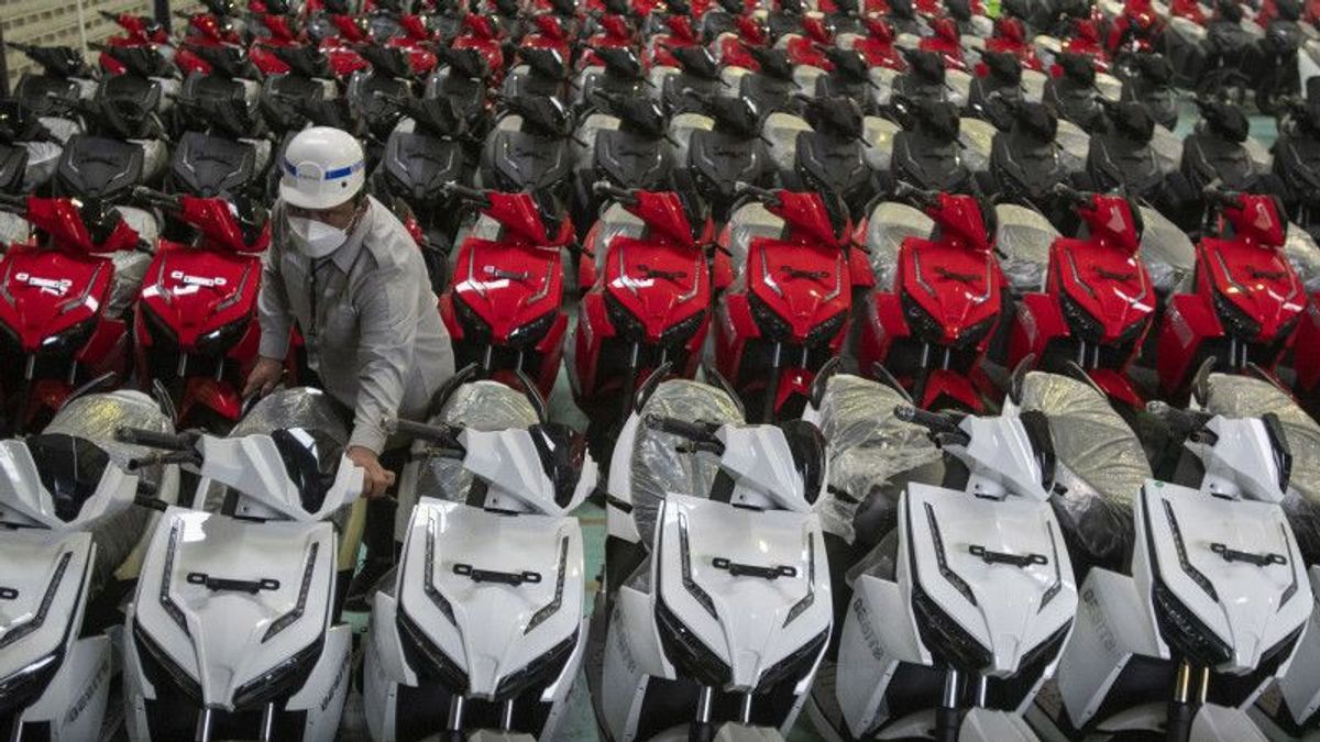 وزير الصناعة أغوس غوميانغ: مؤشر مديري المشتريات التصنيعي في إندونيسيا في أكتوبر 2022 ينخفض إلى 51.8
