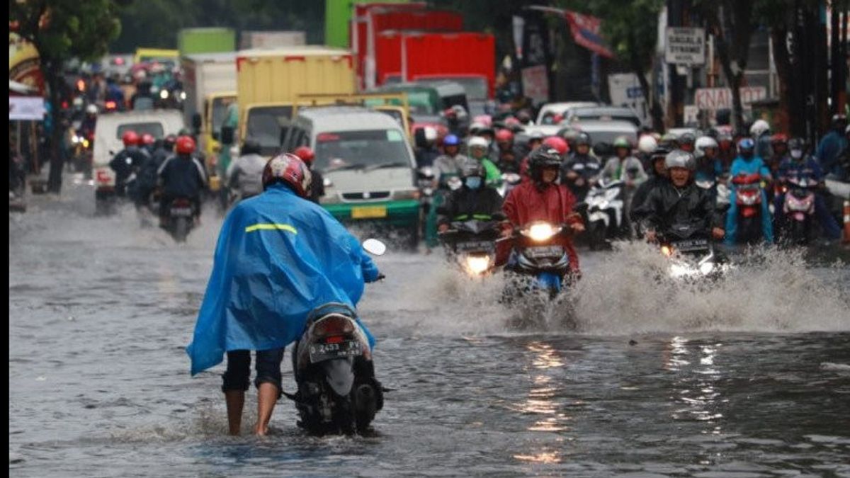 Hujan Deras, Enam Jalan Raya di Bandung Tergenang