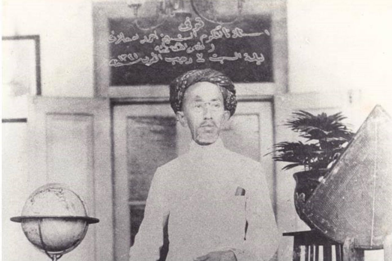 歴史 今日、1911年12月1日:最初のムハマディヤ学校はK.H.アフマドダーランによって設立されました
