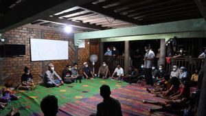 Bermalam di Hutan Bersama Suku Anak Dalam, Menteri Nadiem Dengar Keluh Kesah Soal Akses Pendidikan
