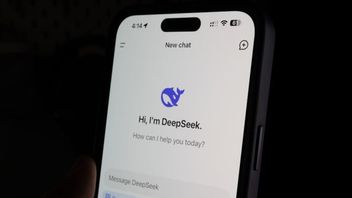 DeepSek Unggungli ChatGPT In Monthly Visits