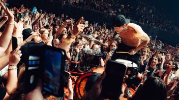 Drum Twenty One Pilots Dibawa Pulang Penonton setelah Konser di Manchester