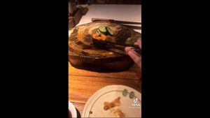 Viral di Medsos, Pasangan Makan Sushi di Restoran Tagihannya Sampai Rp4,9 Juta