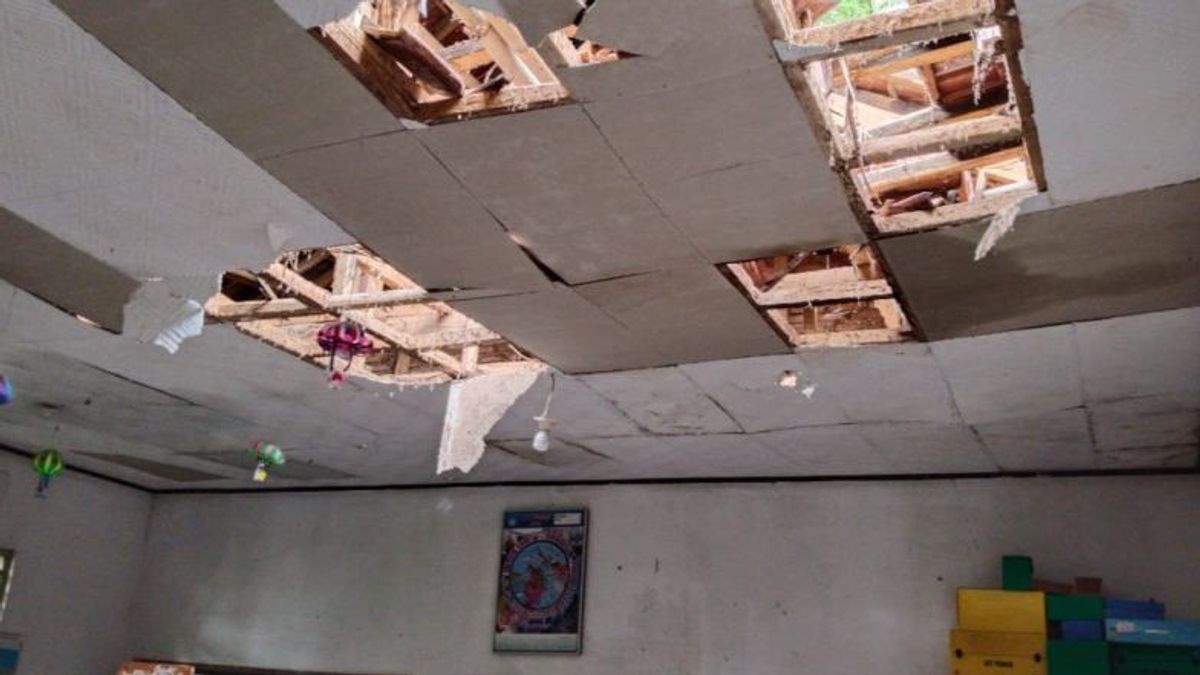 Amangg Sous le vent de Kencang, la salle de classe SDN à Cianjur devrait être reconstruite à nouveau