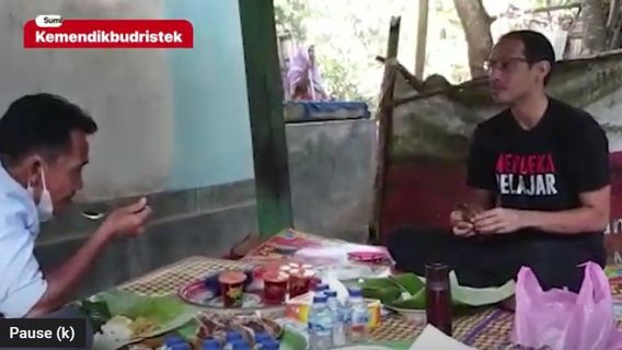 فيديو: القصة وراء إقامة الوزيرة نديم مكارم في منزل المعلمة المكرمة سوكاردي مالك