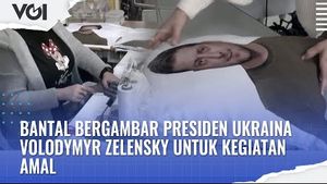VIDEO: Bantal Bergambar Presiden Ukraina Volodymyr Zelensky untuk Kegiatan Amal