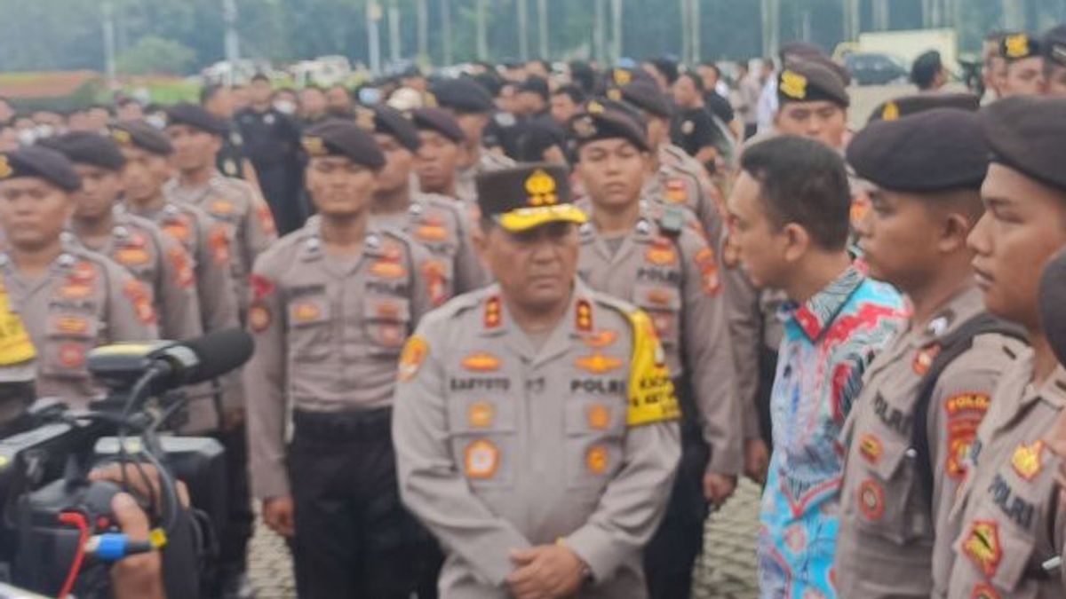 Kapolda Metro Jaya Larang Anggotanya Bawa Senjata Api saat Pengamanan May Day