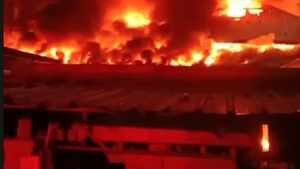 Pasar Taman Puring Terbakar, 28 Mobil Pemadam Diterjunkan 