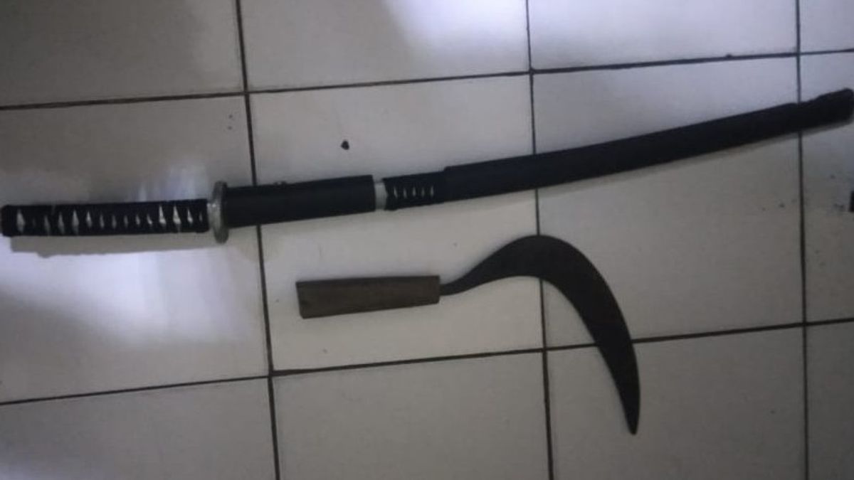 Bawa Katana dan Celurit, 7 Remaja Laki-laki di Cipadu Ditangkap Petugas Kepolisian