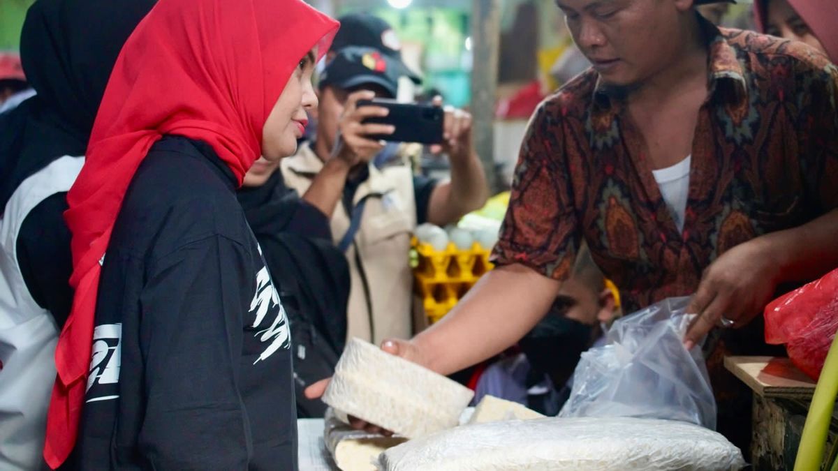 Blusukan At Probolinggo New Market, Atikoh Ganjar Calls Tempe A Superfood