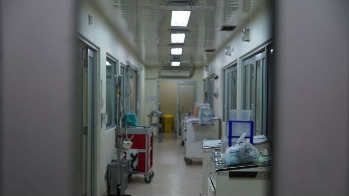 COVID-19患者の急増を予測するために、東ジャワ保健局は紹介病院にベッドを追加するように指示します