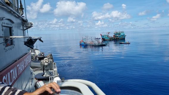 Navy Rescues 27 Crew KM Sinar Mas From Burning In North Natuna 