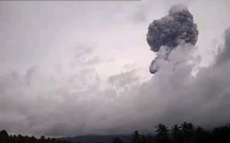 Gunung Ibu Erupsi Muntahkan Abu Setinggi 3.000 Meter