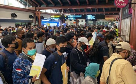 Kekesalan Warganet Soal Membludaknya Bandara Soekarno Hatta yang Langgar PSBB