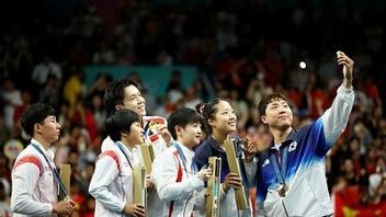 Les joueurs de table du sud-coréen selfies Bareng athlètes olympiques de Paris pèsent d'un examen en visite au pays