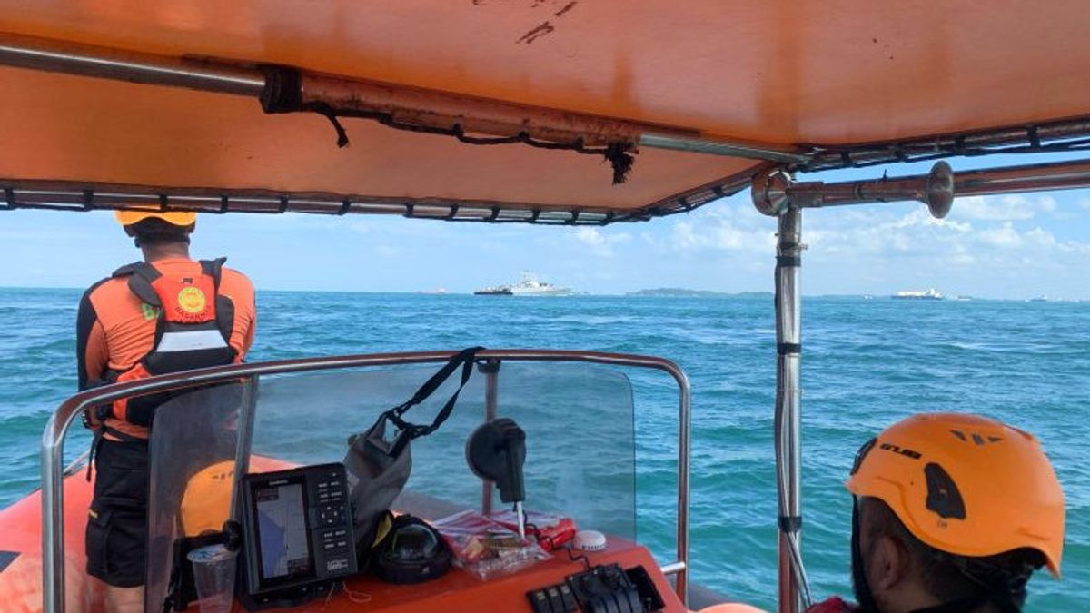 インドネシアとシンガポールの国境で沈没船の犠牲者30人の乗組員がSARから避難