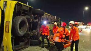 Bus Jakarta–Yogyakarta Tabrak Pembatas di Tol Krapyak, 15 Penumpang Tewas