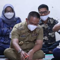 Ganjar Ikut Rapat Virtual dengan Menko Luhut dari Desa Gunungsari, Efeknya Susah Sinyal