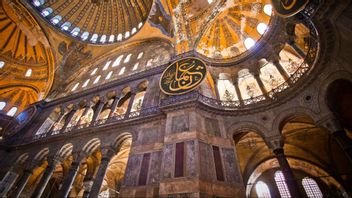 Unnamed Doctor Announces New COVID-19 Cluster From First Friday Prayers At Hagia Sophia