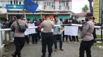La Police De Geruduk West Aceh, Des étudiants Demandent Le Règlement Des Cas De Viol D’enfants Et Des Policiers Voyous 