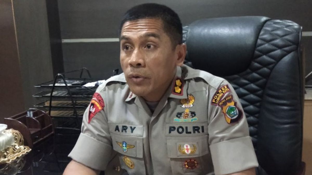 ضابط شرطة في سورونغ بابوا يزعم أنه أحرق زوجته حتى الموت