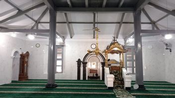 参观由谢赫·阿斯纳维（Sheikh Asnawi）建造的潘德格朗（Pandeglang）拥有100年历史的清真寺