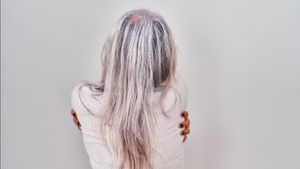Kenapa Rambut Bisa Beruban Padahal Masih Muda? Ini Penjelasannya
