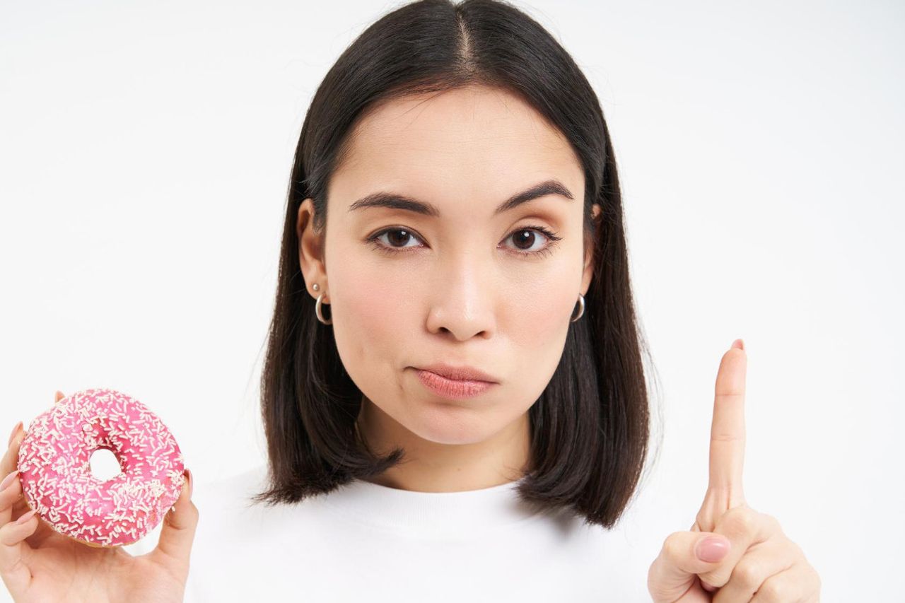 継続的または糖尿病の渇きの甘い食べ物を食べたい4つの理由