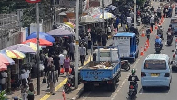 Satpol PP Sebut PKL Ikan Hias dan Hewan Peliharaan di Trotoar Jatinegara Ikon Jakarta