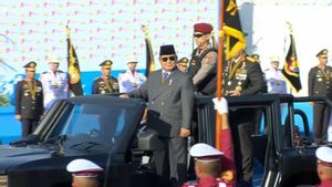 Naik Maung, Presiden Prabowo Inspeksi Pasukan Saat HUT Polri di Monas