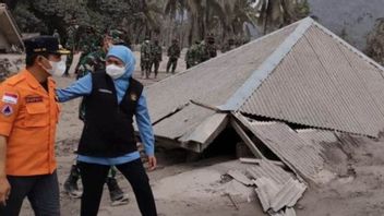 Awasi Penanganan Bencana Erupsi Gunung Semeru, Gubernur Jatim Khofifah Pindah Kantor ke Lumajang