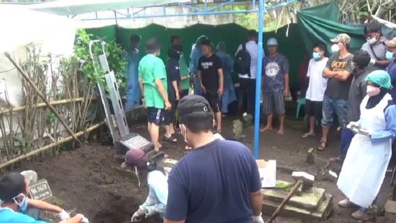 Police Dismantle The Tomb Of Residents In Jombang Who Died Toxic Because Perpetrators Are Upset By Debt Billed