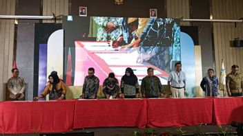 Sido apparaît avec plusieurs entreprises en synergie avec le BKKBN, la construction d’un jardin d’enfants