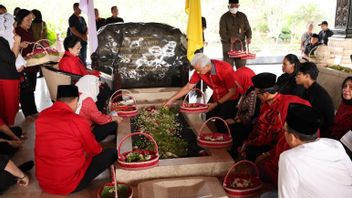 Ziarah ke Makam Bung Karno, Ganjar: Ibu Megawati Sudah Lama Mengajak 