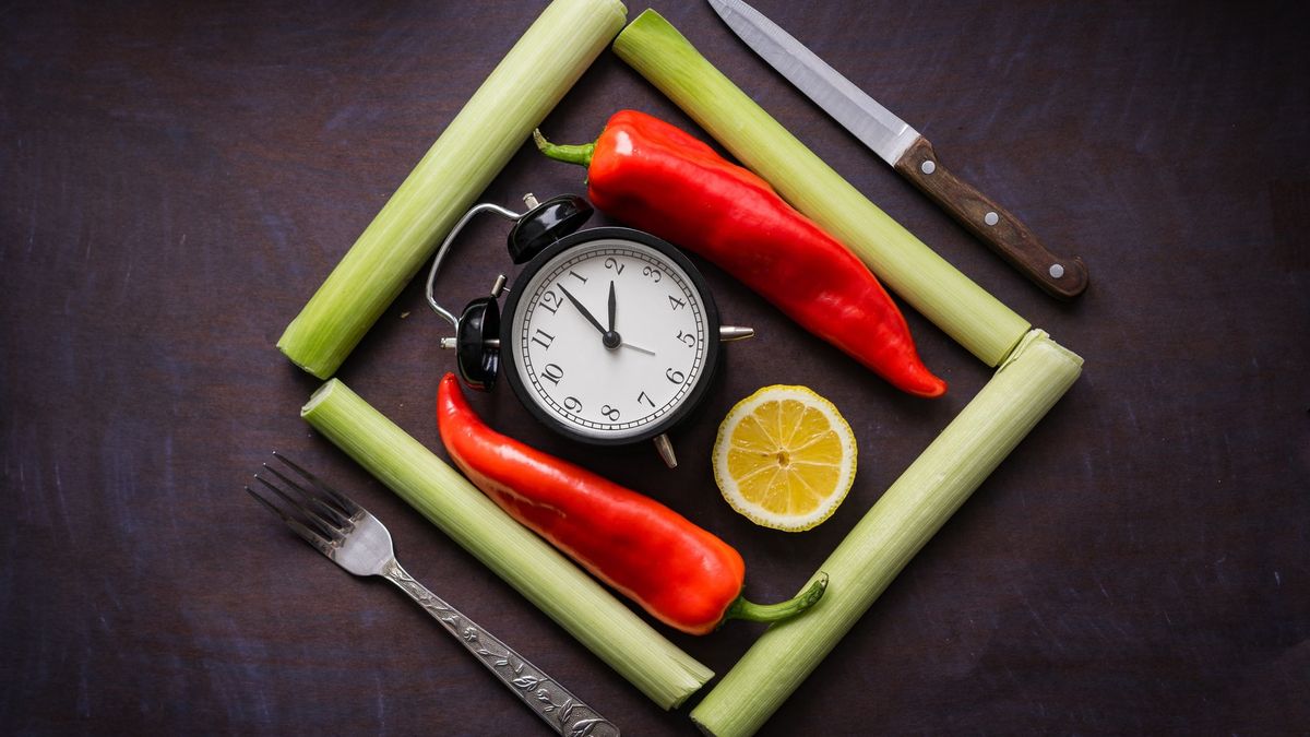 食事の有効性を考慮し、バイオリズムに基づいて適切な食事時間を認識する