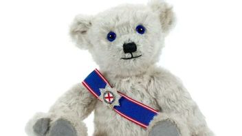 Raja Charles III Rilis Boneka Beruang Handmade Mewah Rp5,8 Juta, Koleksinya Terbatas