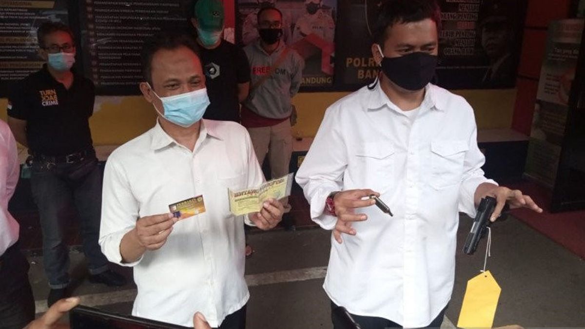 Un Homme D&apos;affaires De 33 Ans A Tiré 4 Coups De Feu Sur Le Marché Principal De Caringin Bandung