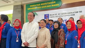 Gaya Jokowi Menepis Tuduhan Ijazah Palsu Lewat Reuni Angkatan 80 FK UGM