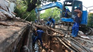 Il y a le travail du système de drainage, un certain nombre de routes à Setiabudi et Kebayoran Baru Direasa