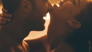 Bagaimana Cara Menjaga Kehangatan Kehidupan Seks Bersama Pasangan? Begini Tips dari Ahli