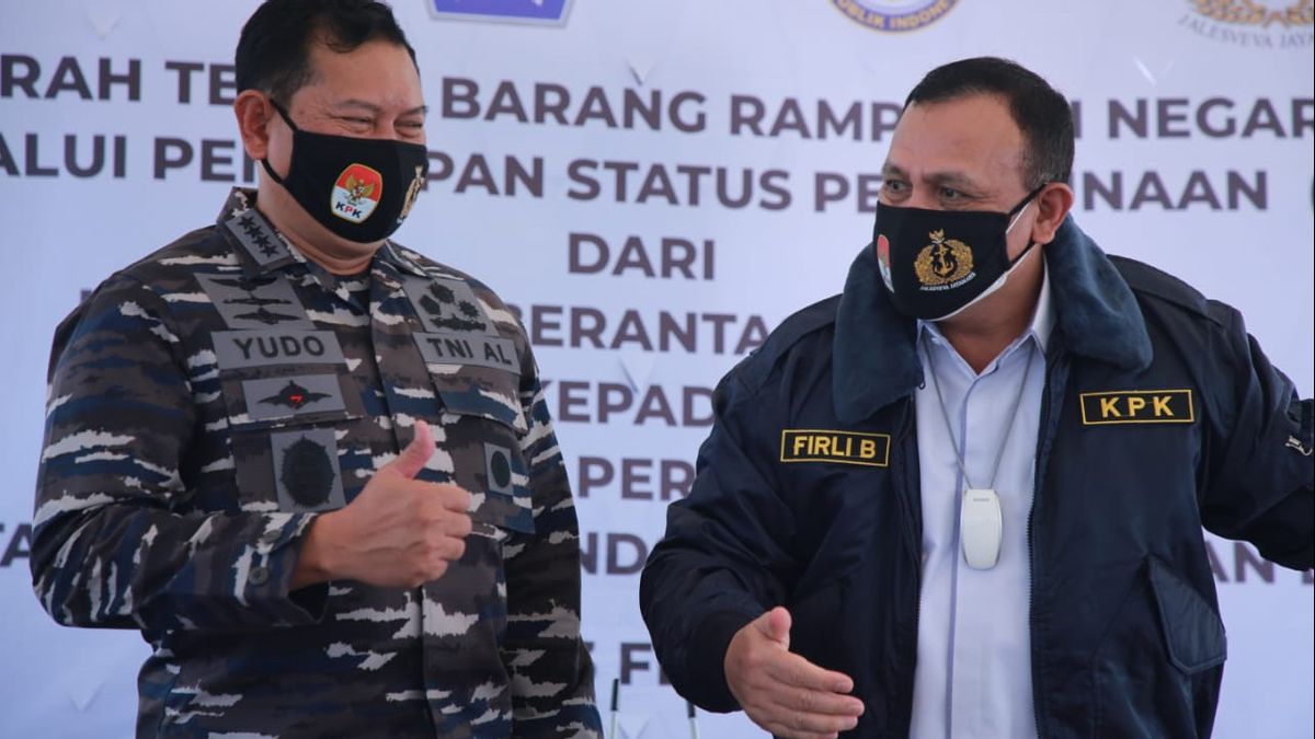 The KPK Gives IDR 55 Billion Of TNI AL On Board KRI Dewaruci