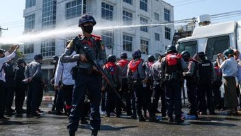 المتظاهرين المصابين بإعاقات سريعة الضرب ، الجيش والشرطة في ميانمار يحصدون الإدانة