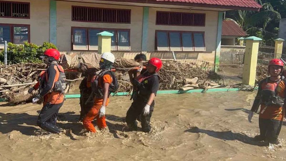 Basarnas Aceh Fokus Tangani Warga Terjebak Banjir Tak Bisa Diakses Jalur Darat