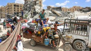 Warga Menyemut Sambut Tahanan Palestina Dibebaskan Israel Tiba di Khan Younis