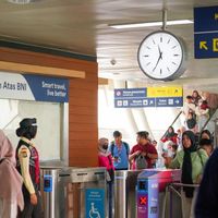 Hari Pertama Libur Panjang, Dukuh Atas dan Harjamukti Jadi Stasiun Terpadat LRT Jabodebek
