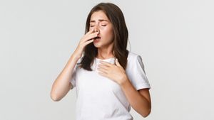 8 Cara Mengatasi Bersin Alergi secara Alami