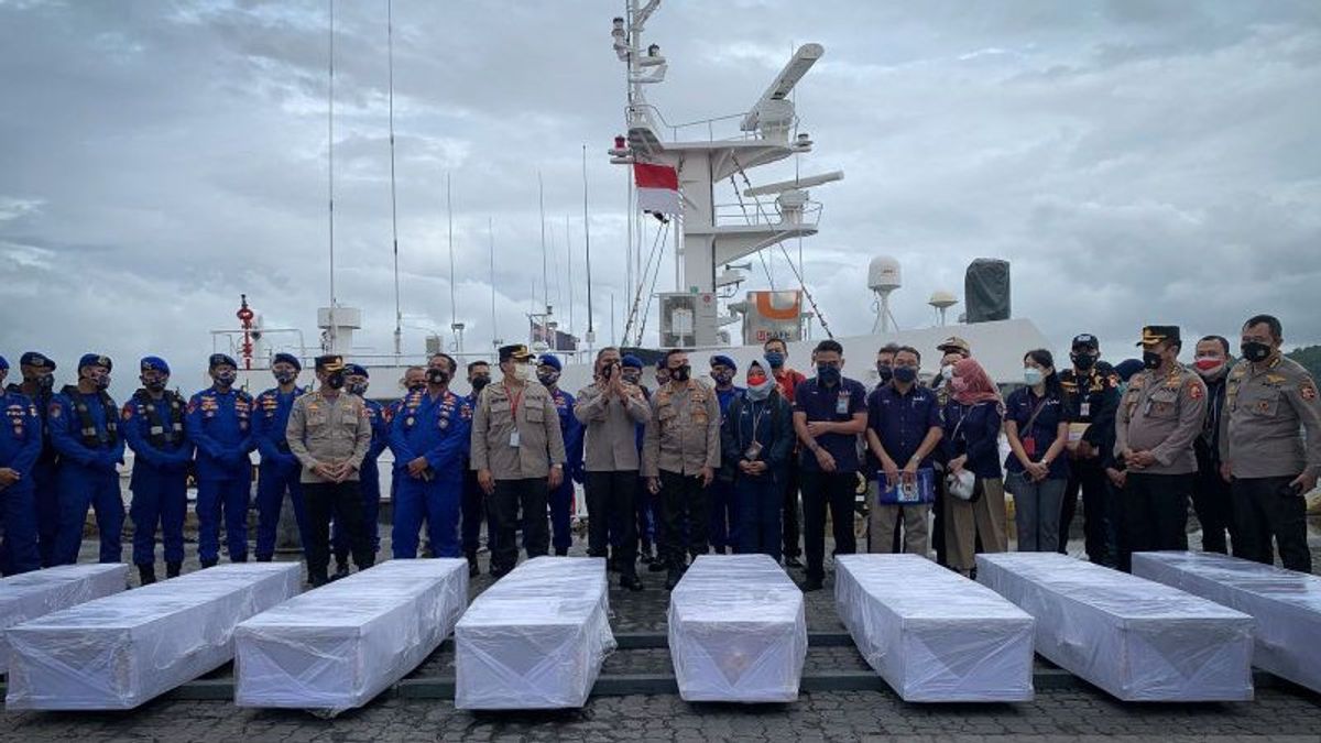 ジョホールバルマレーシアの難破船犠牲者の8 WNI遺跡がインドネシアに帰国